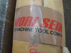 Tažné trubky CNC soustruhu.