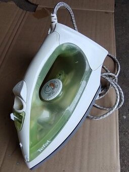 Žehlička napařovací Tefal, model FV 2215 E0/90 – 4107R