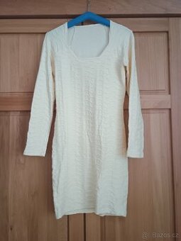 Světle žluté šaty