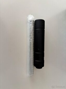 Zásobník, brýle, baterie, tlumič, nabíječka