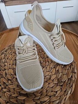 Nové dámské tenisky, velikost 41