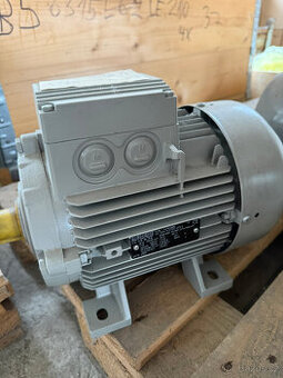 Elektromotor Siemens 1,1kW, 680 ot, patkový