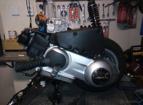Piaggio Vespa 125 ie zánovní kompletní motor naj.3000 km
