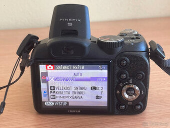 Fuji FinePix S2960, 18x zoom, 14Mp - 1