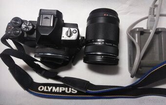 Olympus OM-D E-M10 Mark II  + dva objektivy