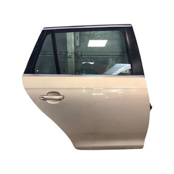 Pravé zadní dveře zlatá metalíza LP7W VW Golf 6 kombi 2012