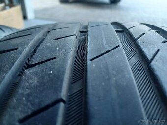 225/40/18 letni 2kusy vzorek 6mm