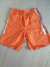 Kraťasy zn. NIKE - vel. 128 - 140 cm