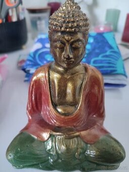 Budha, Ganésha, kadidelnice a jiné esoterické předměty