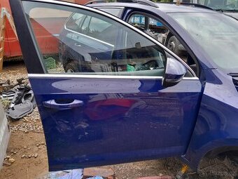 Prave predni dveře modrá LF5A Škoda Octavia 3 lift