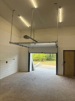 Nové sekční vrata 2,5x2,1m