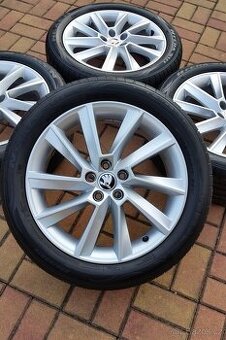Letní sada ŠKODA Scala 5x100 R17 pneu 205/50/17 TOP stav