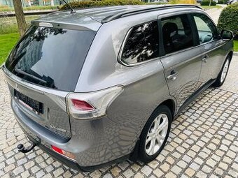 Mitsubishi Outlander 2.2DI MANUÁL 7MIST KAMERA TAŽNÉ 4WD