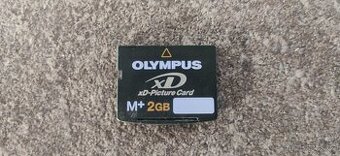 Olympus XD 2GB + fotoaparát