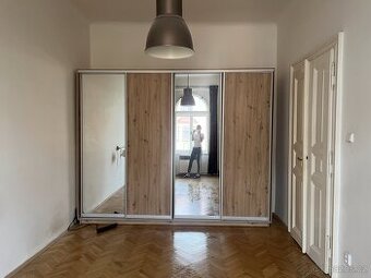 Šatní skříň  300/240 cm + odvoz