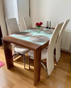 Jídelní stůl pro 4 do menšího bytu