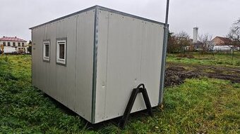 Stavební buňka na nosič kontejnerů + lešení 123m2