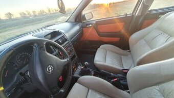 Interiér Opel astra G bertone