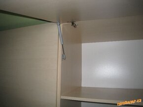 NÁSTAVCE NA ŠATNÍ SKŘÍŇ / DÝHA JAVOR jako nové