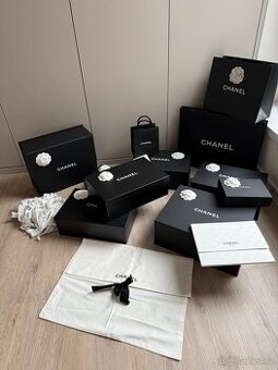 Chanel krabice a tašky