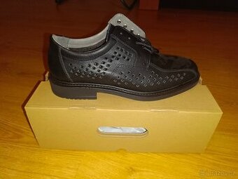 Nové černé polobotky