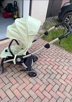 Velmi skladný a lehký Kočárek Mamas and Pappas