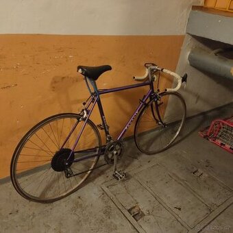 Silniční kolo Favorit