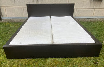 Manželská postel Malm 160x200cm, pěnové matrace