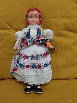 Panenka v lidovém kroji,31cm