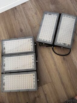 Výkonné LED reflektory – průmyslové osvětlení