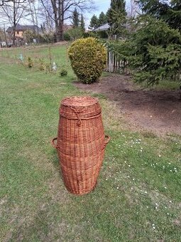 Proutěný koš s víkem - retro