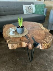 Dubový stôl z epoxidu