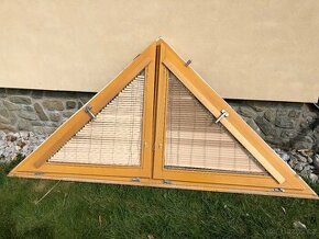 Okno dřevěné trojúhelníkové
