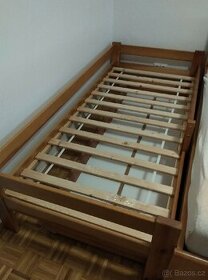 Dětská postel se zábranou 200x90 z masivu s ul. prostorem