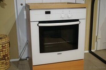 Bosch bílá vestavná trouba HBN 3520