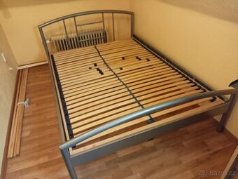 Postel s roštem za odvoz