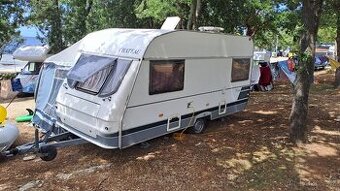 Karavan Calista 439 C pro 4 osoby