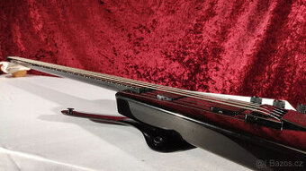Originální Steinberger E-Bass bezpražcový, bezhlavý černý
