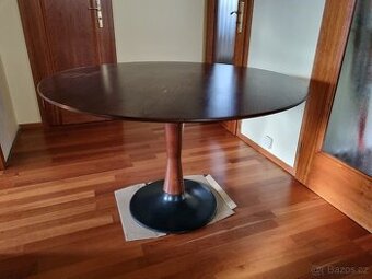 Kulatý stůl zn. Ton průměr 120cm