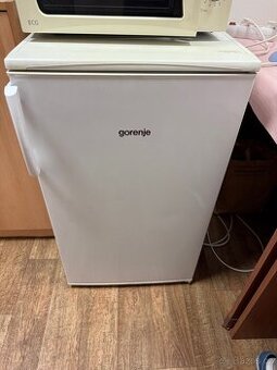 Lednice s mrazákem Gorenje + mikrovlnka
