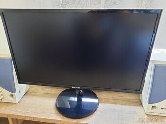 Prodám monitor a pc