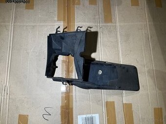 Audi A4 B7 difuzor levého intercooleru