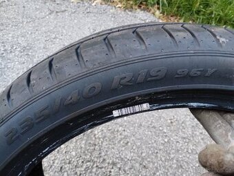 Letní pneumatiky Pirelli 235/40/19 R19 PC:17000,-