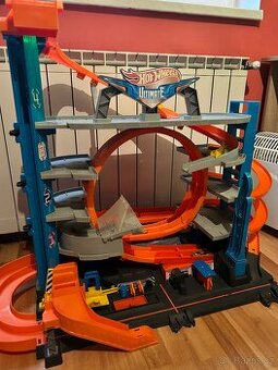 Hot wheels garáž se smyčkou