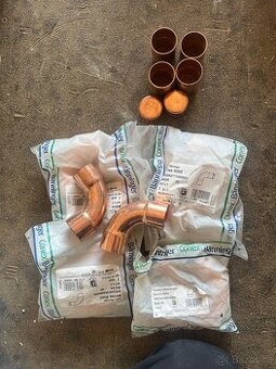 CU pajeci kolena, natrubky a vicka topenarska