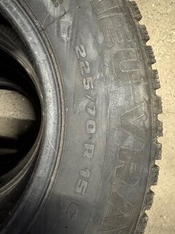 Prodám pneu 225/70R15C