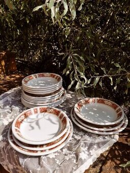 Anglický vintage porcelánový set talířů