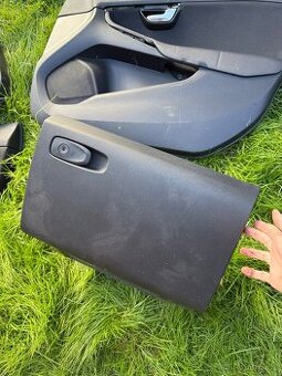 Přihrádka Volvo V40