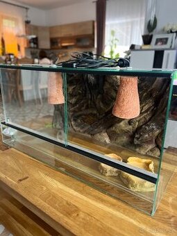 Skleněné terárium 80×40×40 cm