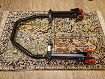 Skládací stojan na motorku